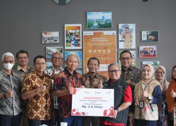 Penyerahan Endowment YPT kepada Telkom University
