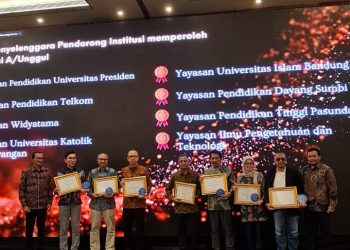 Tiga Penghargaan Bergengsi Diraih Yayasan Pendidikan Telkom dalam Anugerah Rapat Koordinasi LLDIKTI Wilayah IV Tahun 2023