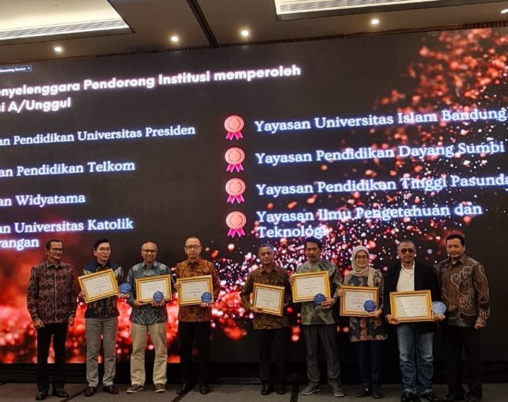 Tiga Penghargaan Bergengsi Diraih Yayasan Pendidikan Telkom dalam Anugerah Rapat Koordinasi LLDIKTI Wilayah IV Tahun 2023