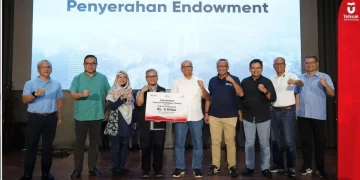 Penyerahan SK Penggabungan Institut Teknologi Telkom Surabaya dengan Telkom University